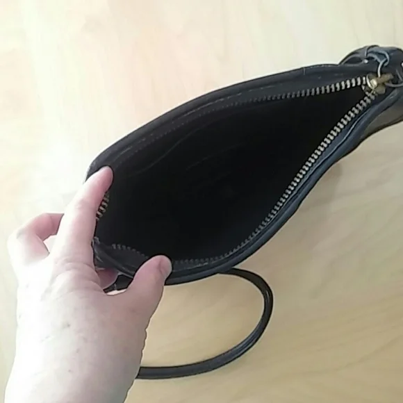 Coach Black Leather Shoulder Bag - Picture 3 of 6